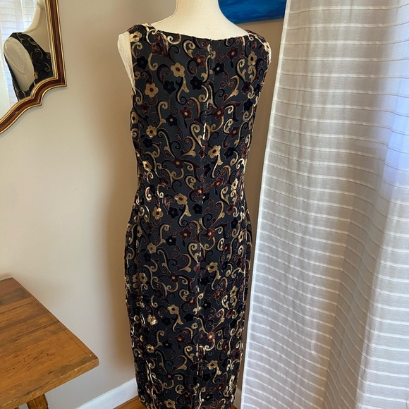 Maggie London Burnout Velvet Sleeveless Shift Dress Sz 10 - Picture 2 of 6